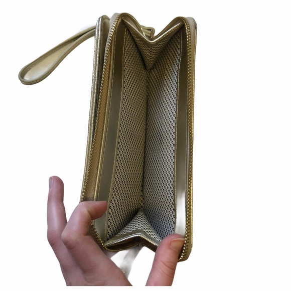 Golden Handbag - Picture 4 of 4